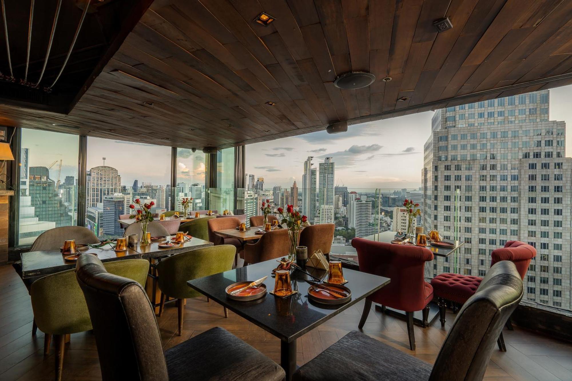 The Continent Hotel Sukhumvit - Asok Bts Bangkok By Compass Hospitality Exterior photo