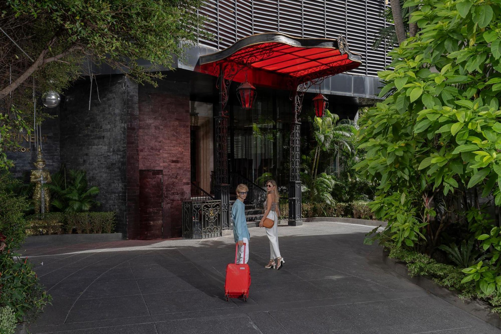 The Continent Hotel Sukhumvit - Asok Bts Bangkok By Compass Hospitality Exterior photo